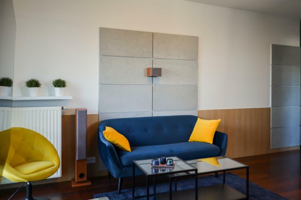 Aleja Wyscigowa 4C By Homeprime Varšava Exteriér fotografie